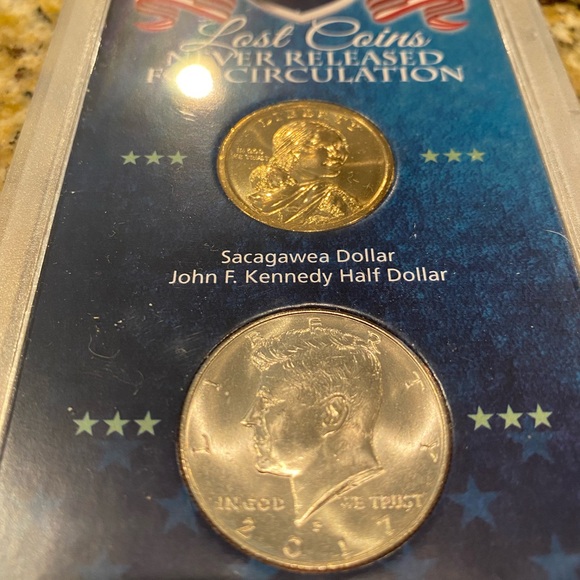 2017 Commemorative Coin Set - Gold and Silver Edition - Picture 3 of 5